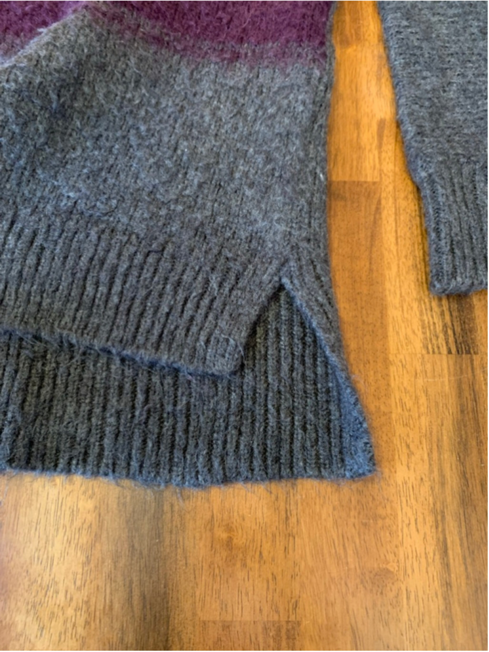 Simply Vera Wang Sweater Large Gray with Purple Stripes - Picture 4 of 7